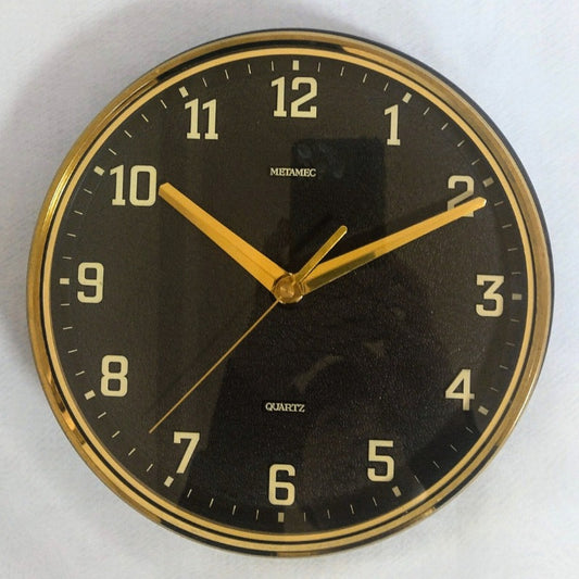 イギリスのヴィンテージ時計 黒とゴールド　レザーの時計