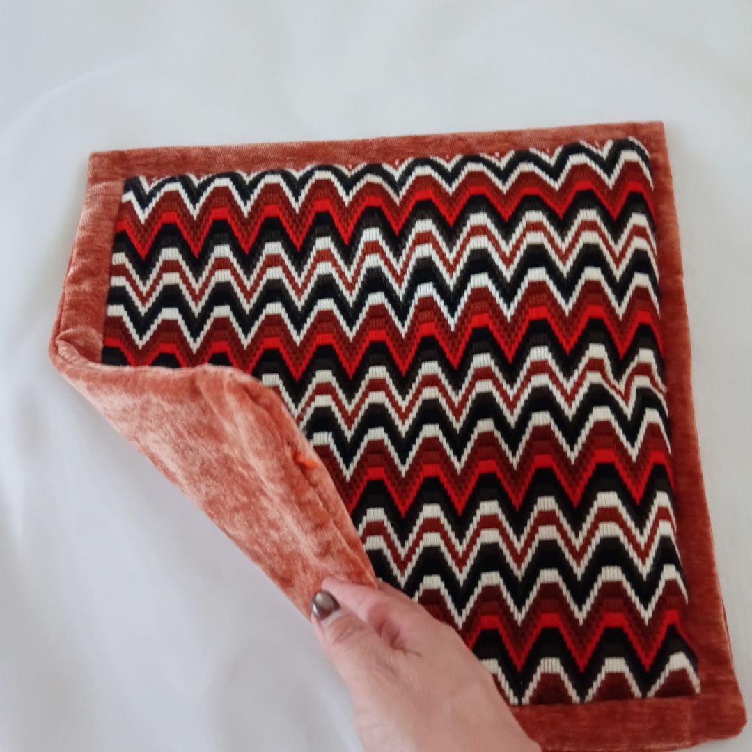⭐今月のアイテム⭐バルジェロ刺繡　クッションカバー